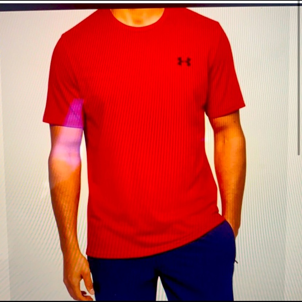 LIKE NEW UNDER ARMOUR TSHIRT